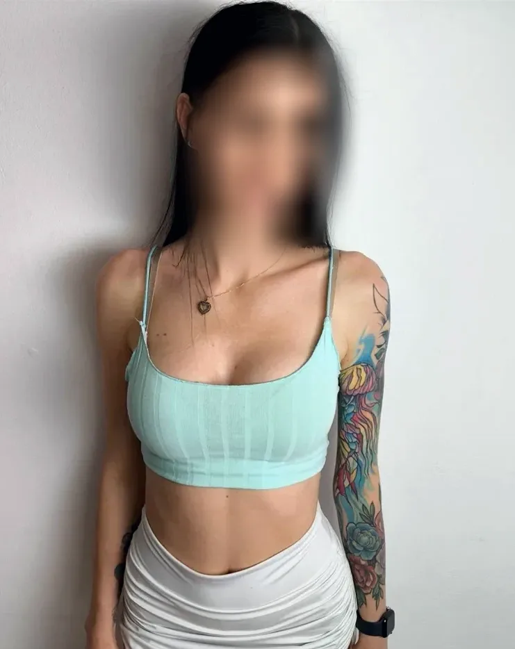 Amelia, 28
