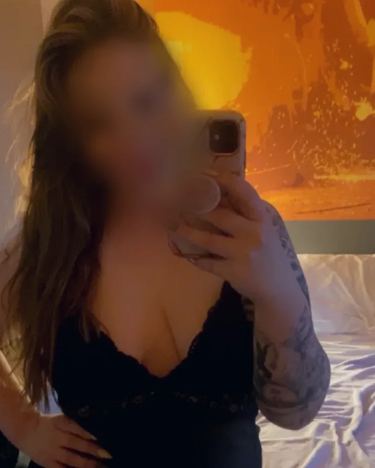 Amelia, 29
