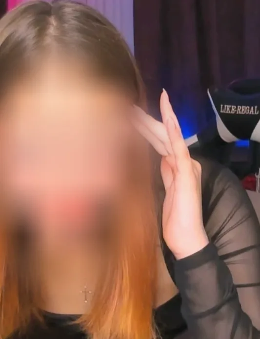 Ellie, 28