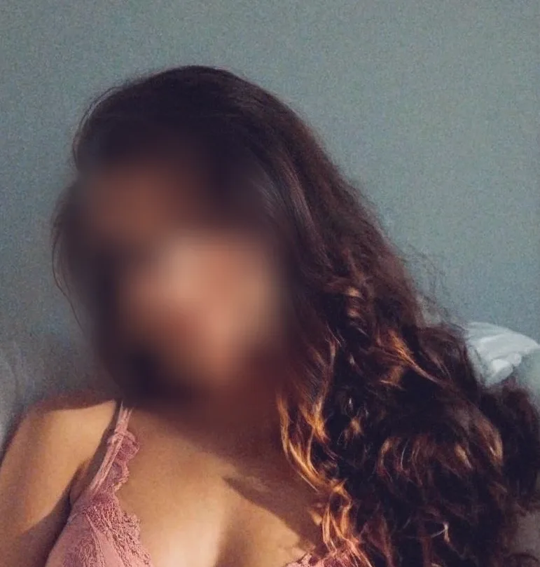 Farah, 25